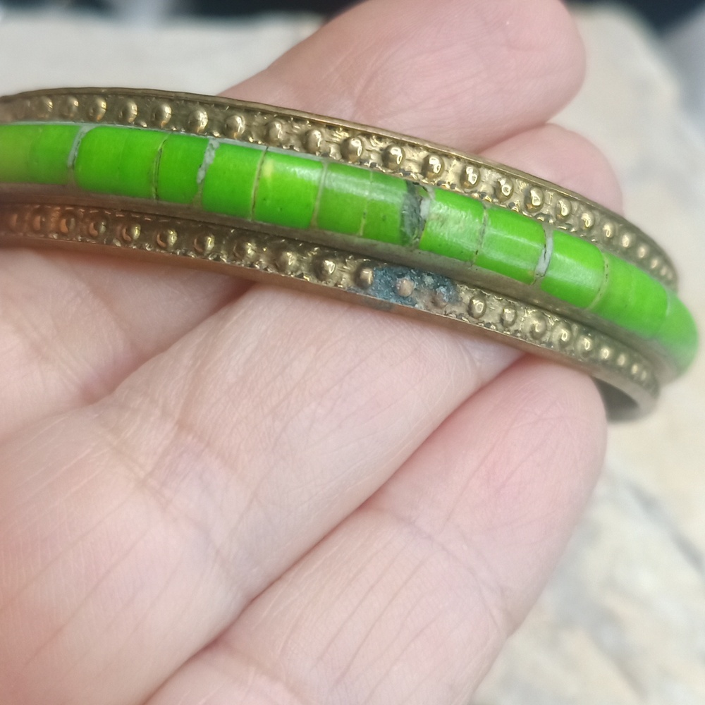 Rare Vintage Green Turquoise on Brass bangle bracelet - Picture 6 of 6